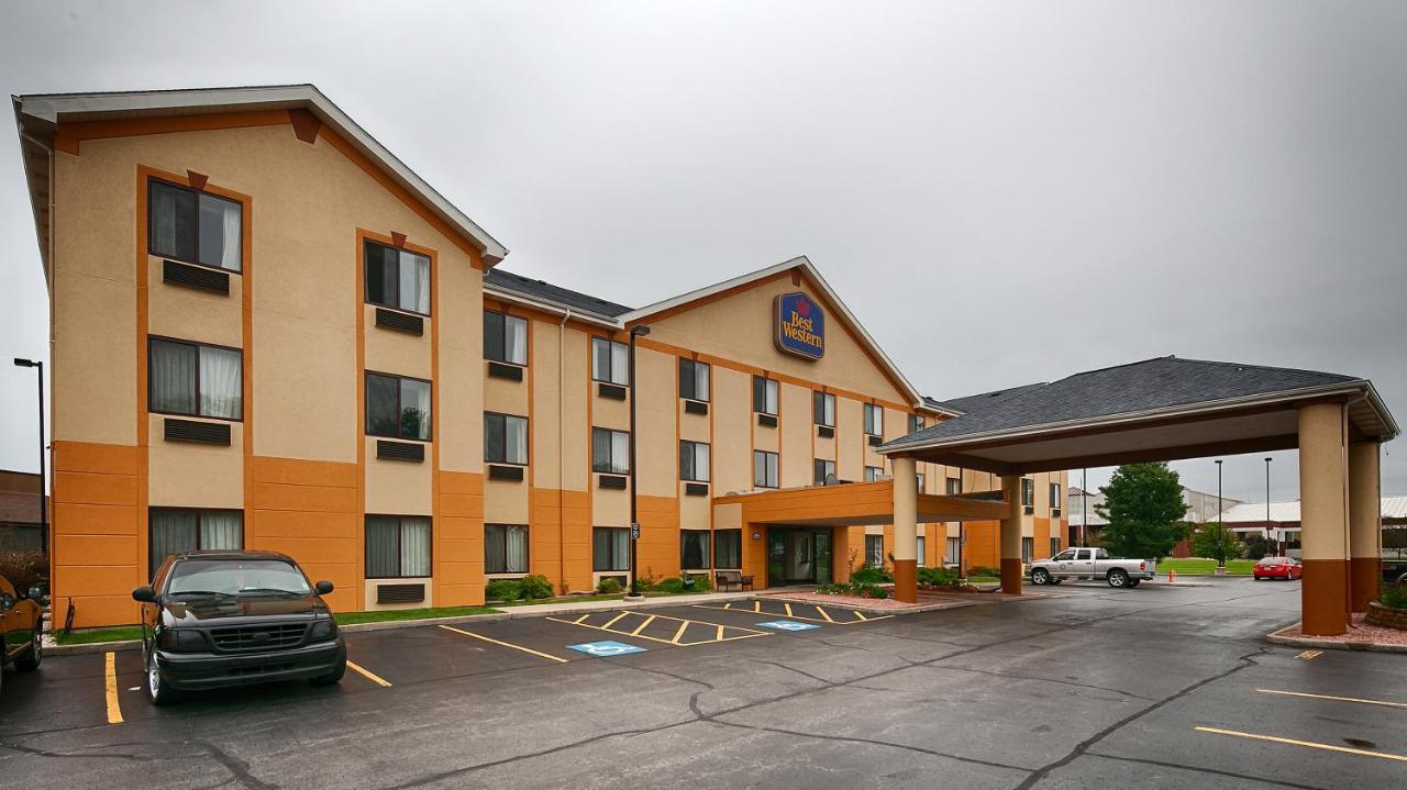 Inn & Suites Мерріллвілл Екстер'єр фото