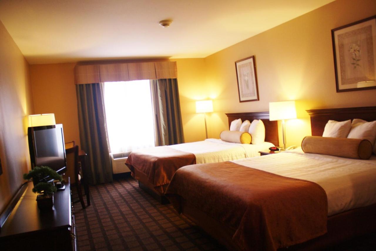 Inn & Suites Мерріллвілл Номер фото