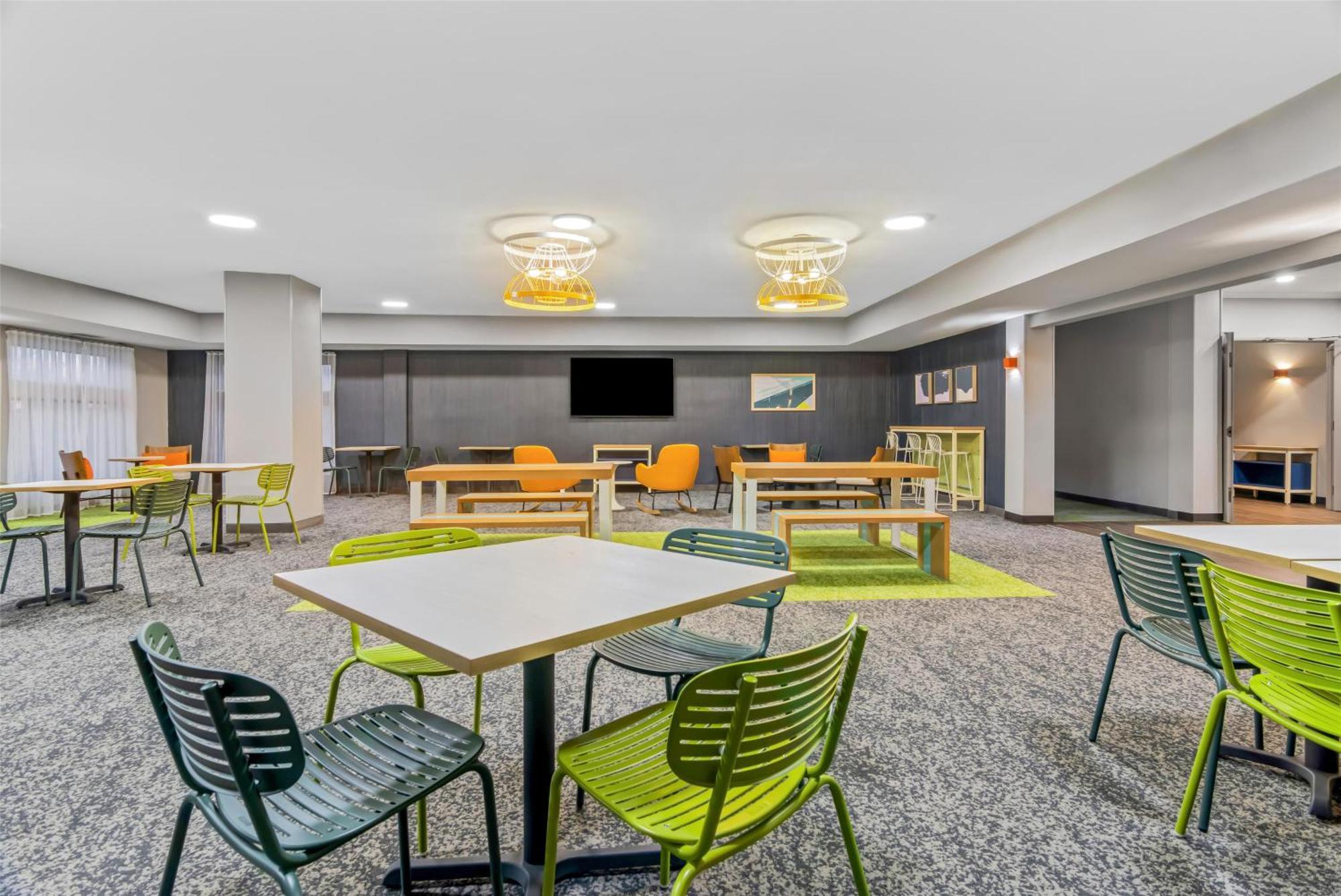 Inn & Suites Мерріллвілл Екстер'єр фото